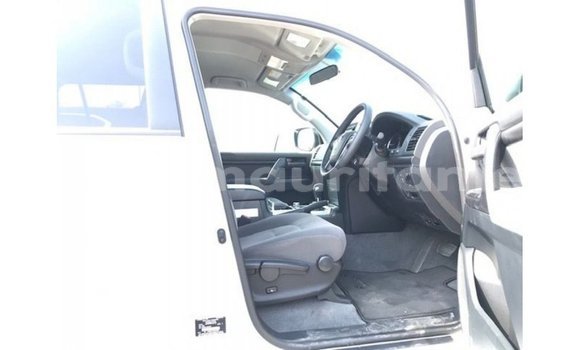 Buy Import Toyota Land Cruiser White Car in Import - Dubai in Adrar Buy Import Toyota Land Cruiser White Car in Import - Dubai in Adrar