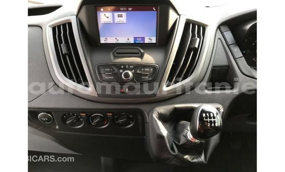 Acheter Import Voiture Ford Club Wagon Blanc à Import - Dubai, Adrar Acheter Import Voiture Ford Club Wagon Blanc à Import - Dubai, Adrar