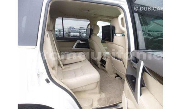 Acheter Import Voiture Toyota Land Cruiser Blanc à Import - Dubai, Adrar Acheter Import Voiture Toyota Land Cruiser Blanc à Import - Dubai, Adrar