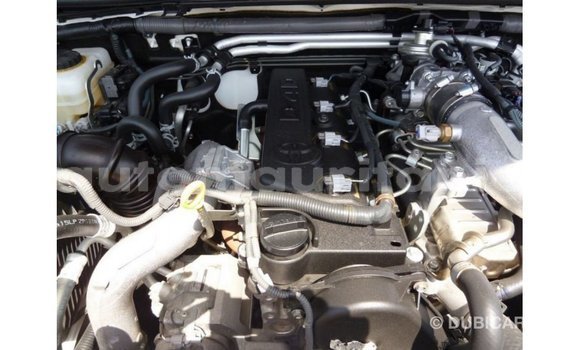 Acheter Import Voiture Toyota Prado Blanc à Import - Dubai, Adrar Acheter Import Voiture Toyota Prado Blanc à Import - Dubai, Adrar