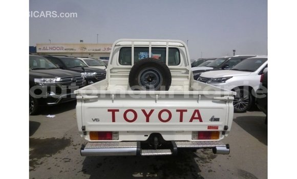 Acheter Import Voiture Toyota Land Cruiser Blanc à Import - Dubai, Adrar Acheter Import Voiture Toyota Land Cruiser Blanc à Import - Dubai, Adrar