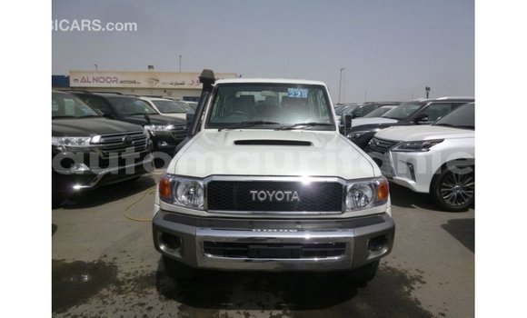 Acheter Import Voiture Toyota Land Cruiser Blanc à Import - Dubai, Adrar Acheter Import Voiture Toyota Land Cruiser Blanc à Import - Dubai, Adrar