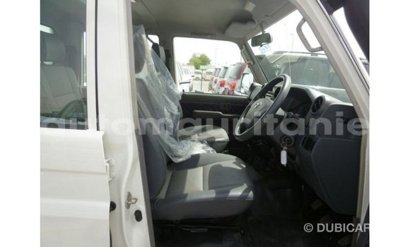 Acheter Import Voiture Toyota Land Cruiser Blanc à Import - Dubai, Adrar Acheter Import Voiture Toyota Land Cruiser Blanc à Import - Dubai, Adrar