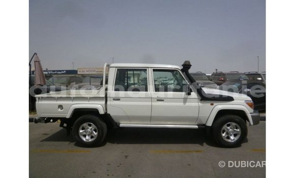 Acheter Import Voiture Toyota Land Cruiser Blanc à Import - Dubai, Adrar Acheter Import Voiture Toyota Land Cruiser Blanc à Import - Dubai, Adrar