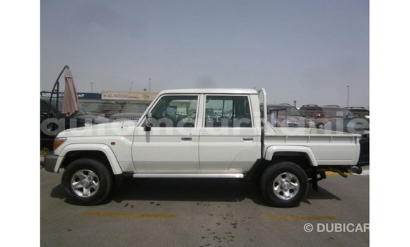 Acheter Import Voiture Toyota Land Cruiser Blanc à Import - Dubai, Adrar Acheter Import Voiture Toyota Land Cruiser Blanc à Import - Dubai, Adrar