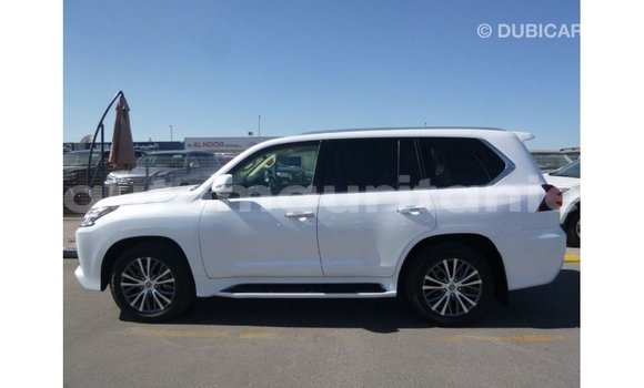 Acheter Import Voiture Lexus LX Blanc à Import - Dubai, Adrar Acheter Import Voiture Lexus LX Blanc à Import - Dubai, Adrar