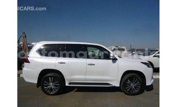 Acheter Import Voiture Lexus LX Blanc à Import - Dubai, Adrar Acheter Import Voiture Lexus LX Blanc à Import - Dubai, Adrar