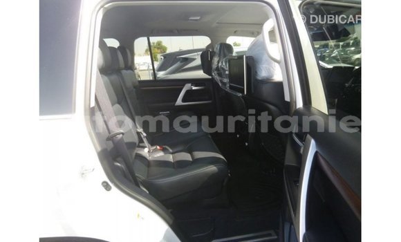 Buy Import Toyota Land Cruiser White Car in Import - Dubai in Adrar Buy Import Toyota Land Cruiser White Car in Import - Dubai in Adrar