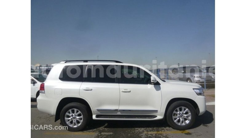 Big with watermark toyota land cruiser adrar import dubai 2573