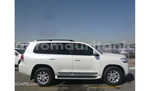 Buy Import Toyota Land Cruiser White Car in Import - Dubai in Adrar Buy Import Toyota Land Cruiser White Car in Import - Dubai in Adrar