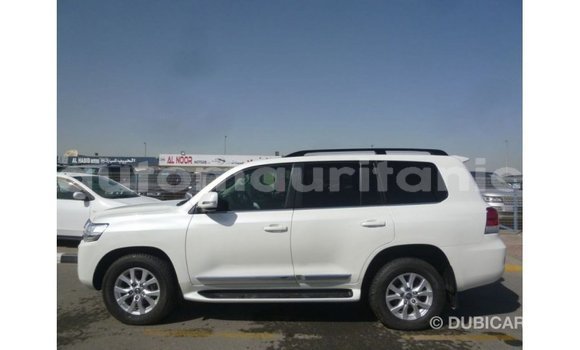 Buy Import Toyota Land Cruiser White Car in Import - Dubai in Adrar Buy Import Toyota Land Cruiser White Car in Import - Dubai in Adrar