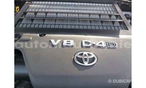 Buy Import Toyota Land Cruiser White Car in Import - Dubai in Adrar Buy Import Toyota Land Cruiser White Car in Import - Dubai in Adrar