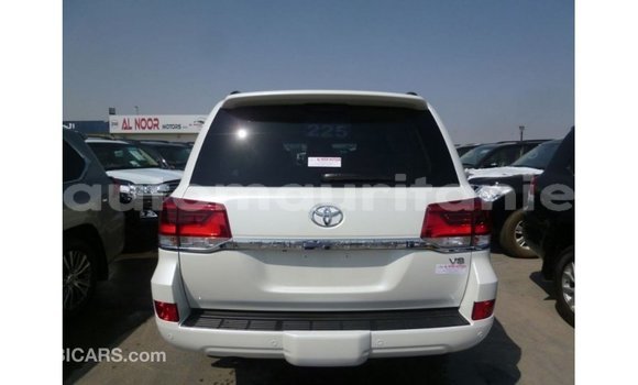 Acheter Import Voiture Toyota Land Cruiser Blanc à Import - Dubai, Adrar Acheter Import Voiture Toyota Land Cruiser Blanc à Import - Dubai, Adrar