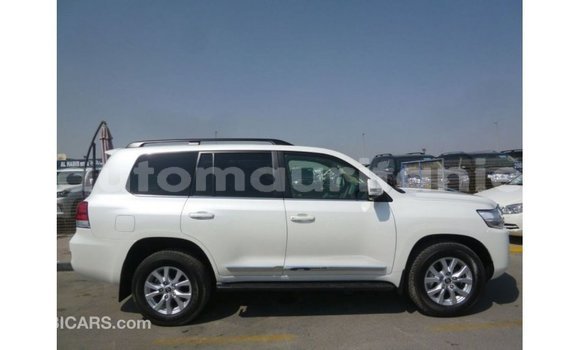 Acheter Import Voiture Toyota Land Cruiser Blanc à Import - Dubai, Adrar Acheter Import Voiture Toyota Land Cruiser Blanc à Import - Dubai, Adrar