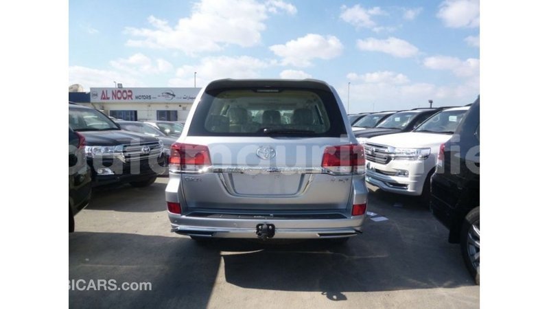 Big with watermark toyota land cruiser adrar import dubai 2582