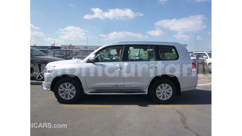 Big with watermark toyota land cruiser adrar import dubai 2582