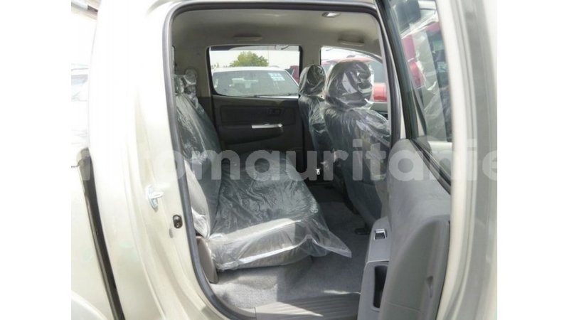 Big with watermark toyota hilux adrar import dubai 2585