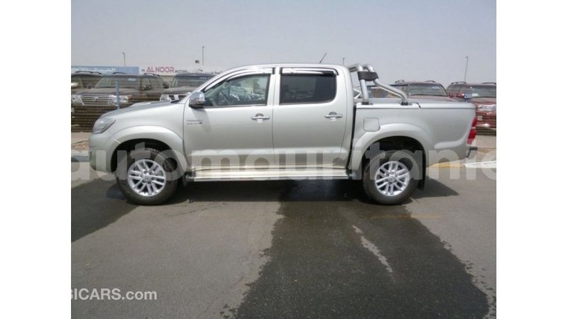 Big with watermark toyota hilux adrar import dubai 2585
