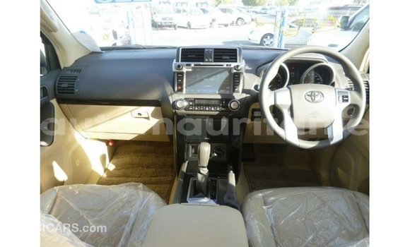 Acheter Import Voiture Toyota Prado Blanc à Import - Dubai, Adrar Acheter Import Voiture Toyota Prado Blanc à Import - Dubai, Adrar
