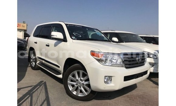 Acheter Import Voiture Toyota Land Cruiser Blanc à Import - Dubai, Adrar Acheter Import Voiture Toyota Land Cruiser Blanc à Import - Dubai, Adrar