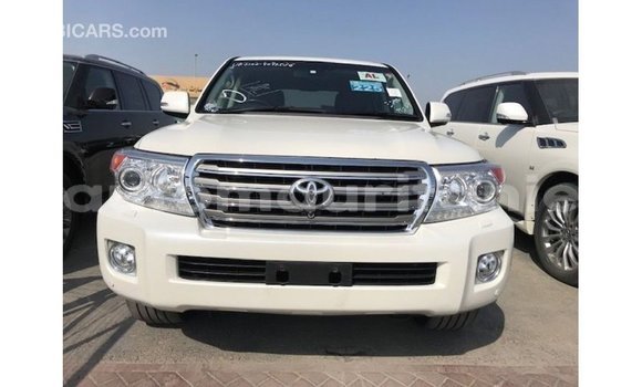 Acheter Import Voiture Toyota Land Cruiser Blanc à Import - Dubai, Adrar Acheter Import Voiture Toyota Land Cruiser Blanc à Import - Dubai, Adrar