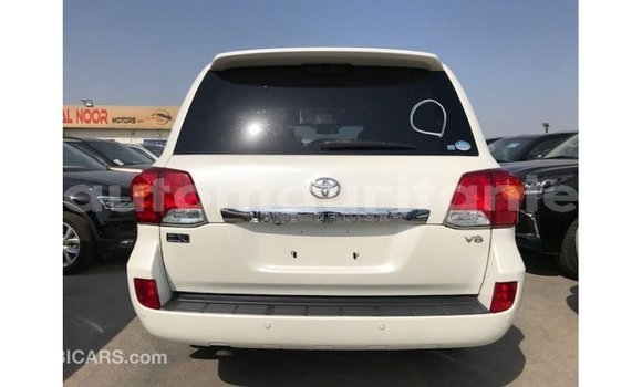 Acheter Import Voiture Toyota Land Cruiser Blanc à Import - Dubai, Adrar Acheter Import Voiture Toyota Land Cruiser Blanc à Import - Dubai, Adrar