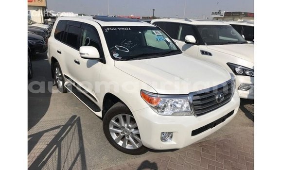 Acheter Import Voiture Toyota Land Cruiser Blanc à Import - Dubai, Adrar Acheter Import Voiture Toyota Land Cruiser Blanc à Import - Dubai, Adrar