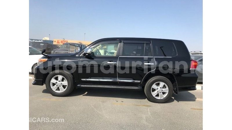 Big with watermark toyota land cruiser adrar import dubai 2606