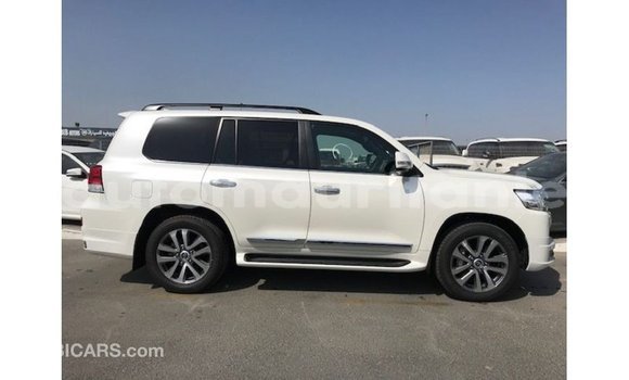 Acheter Import Voiture Toyota Land Cruiser Blanc à Import - Dubai, Adrar Acheter Import Voiture Toyota Land Cruiser Blanc à Import - Dubai, Adrar
