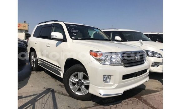 Acheter Import Voiture Toyota Land Cruiser Blanc à Import - Dubai, Adrar Acheter Import Voiture Toyota Land Cruiser Blanc à Import - Dubai, Adrar