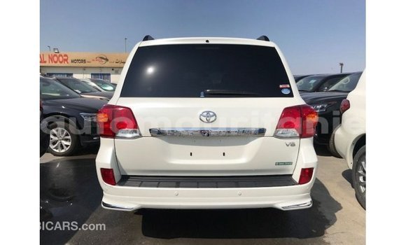 Acheter Import Voiture Toyota Land Cruiser Blanc à Import - Dubai, Adrar Acheter Import Voiture Toyota Land Cruiser Blanc à Import - Dubai, Adrar