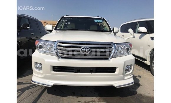 Acheter Import Voiture Toyota Land Cruiser Blanc à Import - Dubai, Adrar Acheter Import Voiture Toyota Land Cruiser Blanc à Import - Dubai, Adrar