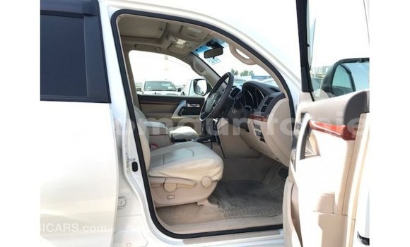 Acheter Import Voiture Toyota Land Cruiser Blanc à Import - Dubai, Adrar Acheter Import Voiture Toyota Land Cruiser Blanc à Import - Dubai, Adrar