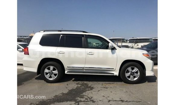 Acheter Import Voiture Toyota Land Cruiser Blanc à Import - Dubai, Adrar Acheter Import Voiture Toyota Land Cruiser Blanc à Import - Dubai, Adrar