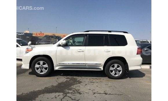 Acheter Import Voiture Toyota Land Cruiser Blanc à Import - Dubai, Adrar Acheter Import Voiture Toyota Land Cruiser Blanc à Import - Dubai, Adrar