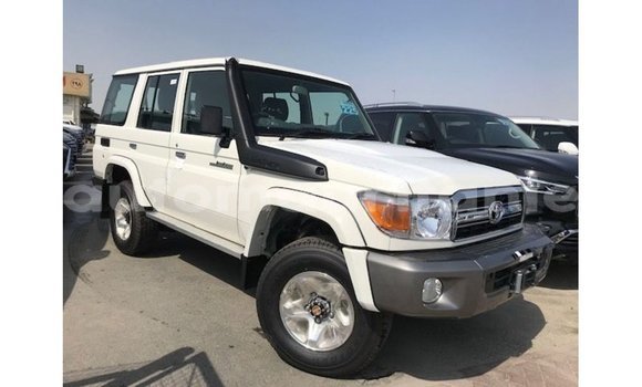 Buy Import Toyota Land Cruiser White Car in Import - Dubai in Adrar Buy Import Toyota Land Cruiser White Car in Import - Dubai in Adrar