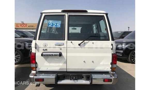 Buy Import Toyota Land Cruiser White Car in Import - Dubai in Adrar Buy Import Toyota Land Cruiser White Car in Import - Dubai in Adrar