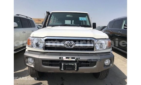 Buy Import Toyota Land Cruiser White Car in Import - Dubai in Adrar Buy Import Toyota Land Cruiser White Car in Import - Dubai in Adrar
