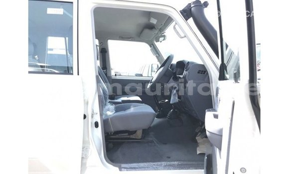 Buy Import Toyota Land Cruiser White Car in Import - Dubai in Adrar Buy Import Toyota Land Cruiser White Car in Import - Dubai in Adrar