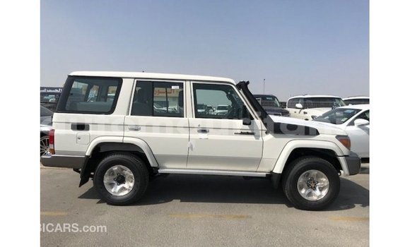 Buy Import Toyota Land Cruiser White Car in Import - Dubai in Adrar Buy Import Toyota Land Cruiser White Car in Import - Dubai in Adrar