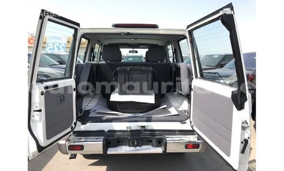 Buy Import Toyota Land Cruiser White Car in Import - Dubai in Adrar Buy Import Toyota Land Cruiser White Car in Import - Dubai in Adrar
