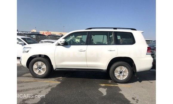 Acheter Import Voiture Toyota Land Cruiser Blanc à Import - Dubai, Adrar Acheter Import Voiture Toyota Land Cruiser Blanc à Import - Dubai, Adrar