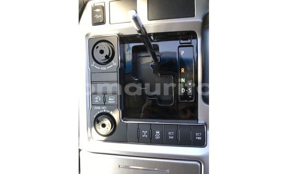 Acheter Import Voiture Toyota Land Cruiser Blanc à Import - Dubai, Adrar Acheter Import Voiture Toyota Land Cruiser Blanc à Import - Dubai, Adrar