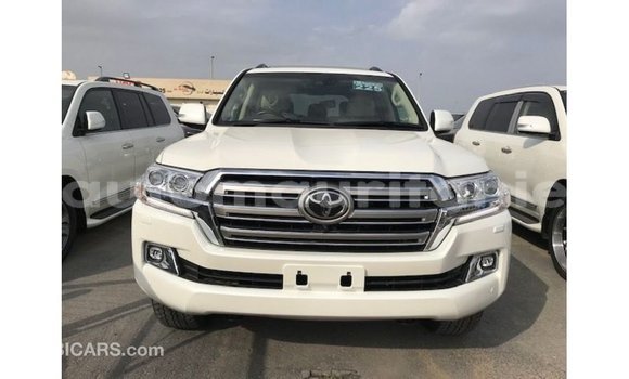 Acheter Import Voiture Toyota Land Cruiser Blanc à Import - Dubai, Adrar Acheter Import Voiture Toyota Land Cruiser Blanc à Import - Dubai, Adrar