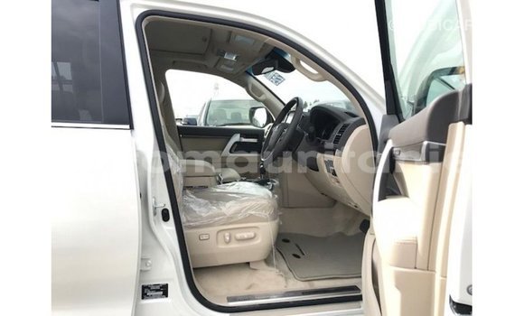 Acheter Import Voiture Toyota Land Cruiser Blanc à Import - Dubai, Adrar Acheter Import Voiture Toyota Land Cruiser Blanc à Import - Dubai, Adrar