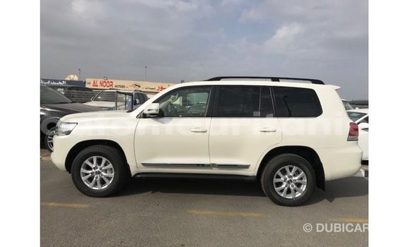 Acheter Import Voiture Toyota Land Cruiser Blanc à Import - Dubai, Adrar Acheter Import Voiture Toyota Land Cruiser Blanc à Import - Dubai, Adrar