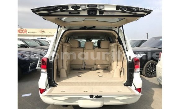 Acheter Import Voiture Toyota Land Cruiser Blanc à Import - Dubai, Adrar Acheter Import Voiture Toyota Land Cruiser Blanc à Import - Dubai, Adrar