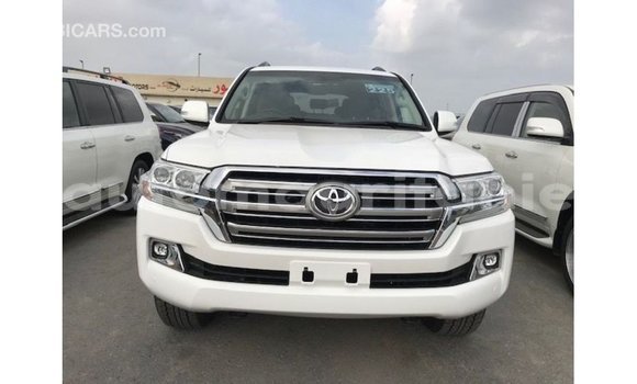 Acheter Import Voiture Toyota Land Cruiser Blanc à Import - Dubai, Adrar Acheter Import Voiture Toyota Land Cruiser Blanc à Import - Dubai, Adrar
