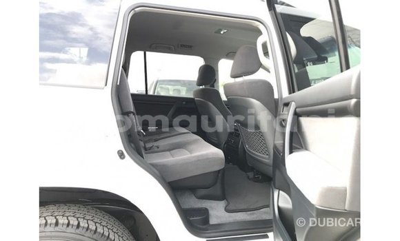 Acheter Import Voiture Toyota Land Cruiser Blanc à Import - Dubai, Adrar Acheter Import Voiture Toyota Land Cruiser Blanc à Import - Dubai, Adrar