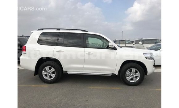 Acheter Import Voiture Toyota Land Cruiser Blanc à Import - Dubai, Adrar Acheter Import Voiture Toyota Land Cruiser Blanc à Import - Dubai, Adrar